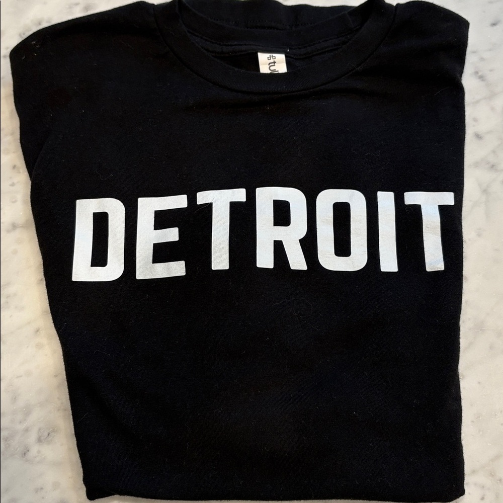 Men’s super soft Detroit Black/White tee, Size XL
